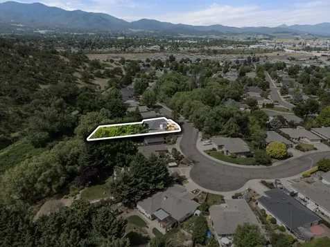 184 Meadow View Drive Phoenix OR 97535