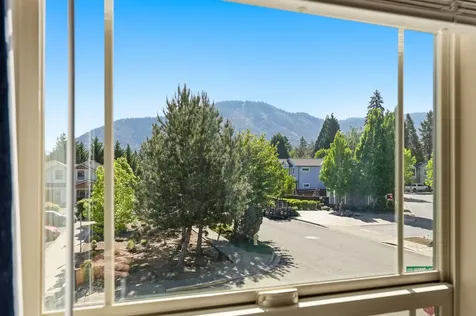 692 SE Vine Maple Lane Grants Pass OR 97527