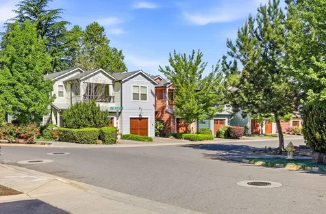 692 SE Vine Maple Lane Grants Pass OR 97527