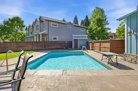 692 SE Vine Maple Lane Grants Pass OR 97527