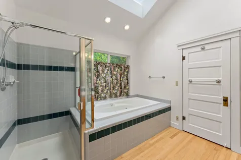 1432 NW Lawnridge Avenue Grants Pass OR 97526