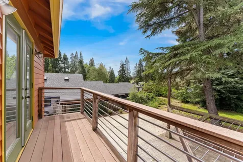1432 NW Lawnridge Avenue Grants Pass OR 97526