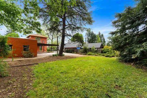 1432 NW Lawnridge Avenue Grants Pass OR 97526