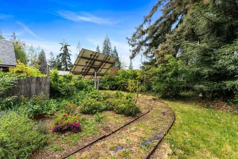 1432 NW Lawnridge Avenue Grants Pass OR 97526