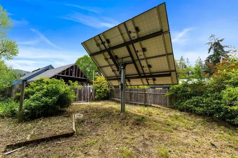 1432 NW Lawnridge Avenue Grants Pass OR 97526