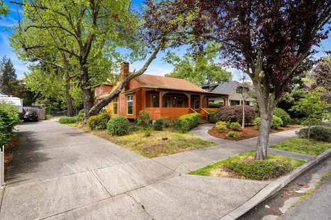 1432 NW Lawnridge Avenue Grants Pass OR 97526