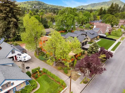 1432 NW Lawnridge Avenue Grants Pass OR 97526