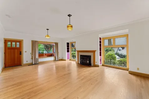 1432 NW Lawnridge Avenue Grants Pass OR 97526