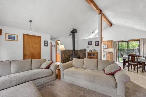 60866 Brosterhous Road Bend OR 97702