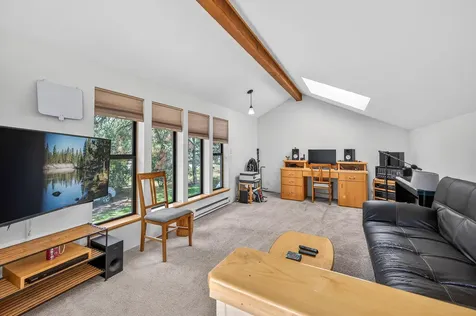 60866 Brosterhous Road Bend OR 97702