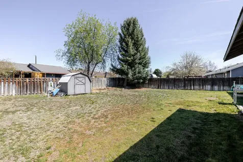 3211 SW Salmon Avenue Redmond OR 97756