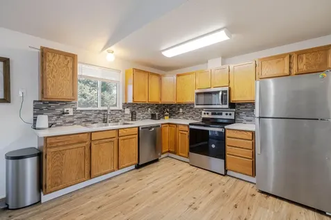 3211 SW Salmon Avenue Redmond OR 97756