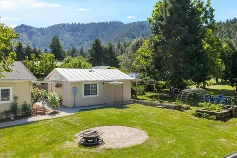 6589 Rogue River Highway Grants Pass OR 97527