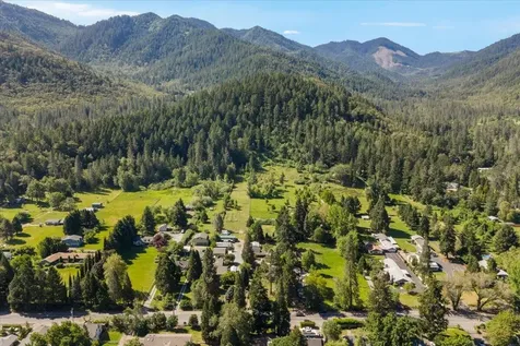 6589 Rogue River Highway Grants Pass OR 97527