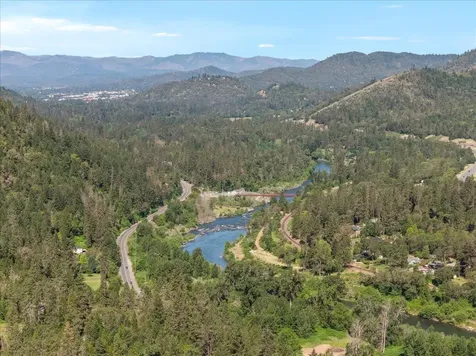 6589 Rogue River Highway Grants Pass OR 97527