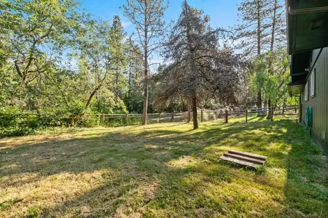 1033 Plumtree Lane Grants Pass OR 97526