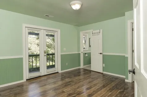 383 N 5th Avenue Gold Hill OR 97525