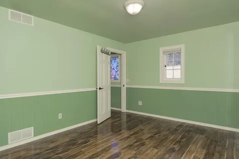 383 N 5th Avenue Gold Hill OR 97525