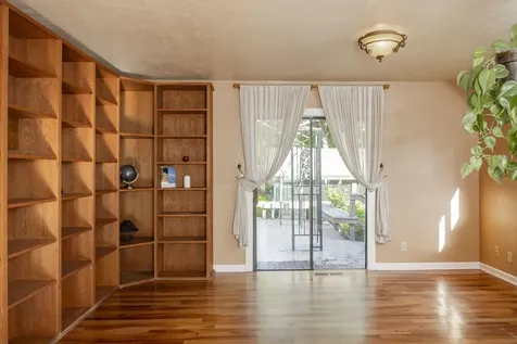 383 N 5th Avenue Gold Hill OR 97525