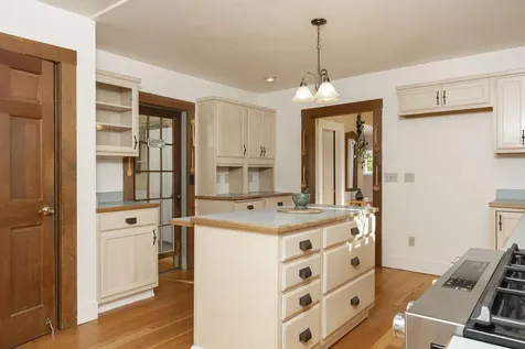 383 N 5th Avenue Gold Hill OR 97525