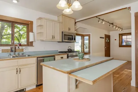 383 N 5th Avenue Gold Hill OR 97525