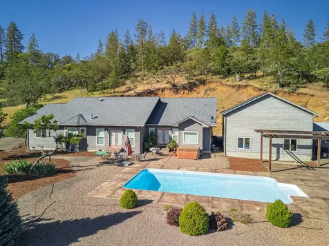 158 Rockingham Circle Eagle Point OR 97524