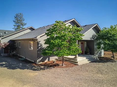 158 Rockingham Circle Eagle Point OR 97524