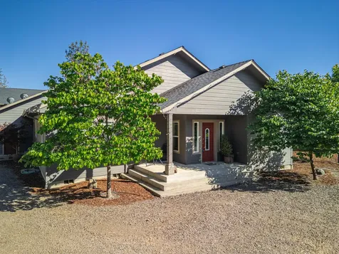 158 Rockingham Circle Eagle Point OR 97524