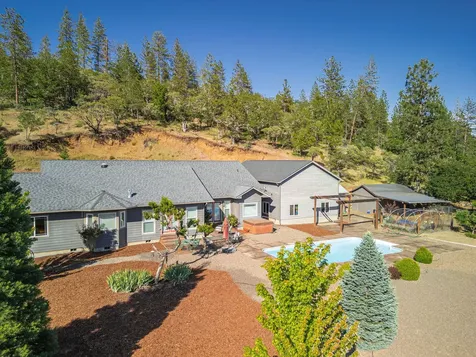 158 Rockingham Circle Eagle Point OR 97524