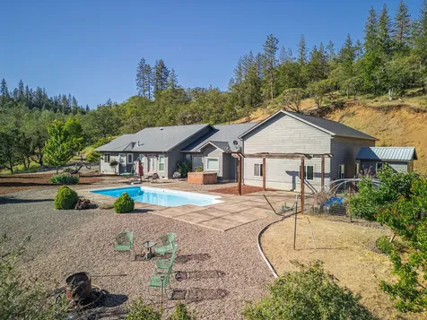 158 Rockingham Circle Eagle Point OR 97524