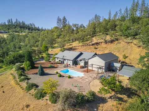 158 Rockingham Circle Eagle Point OR 97524