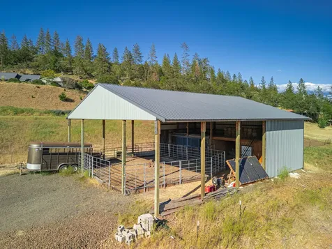 158 Rockingham Circle Eagle Point OR 97524