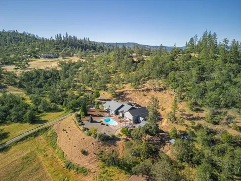 158 Rockingham Circle Eagle Point OR 97524