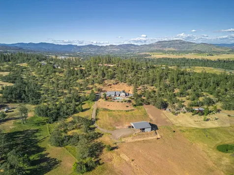 158 Rockingham Circle Eagle Point OR 97524