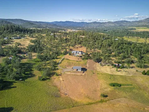 158 Rockingham Circle Eagle Point OR 97524