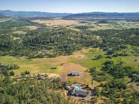 158 Rockingham Circle Eagle Point OR 97524