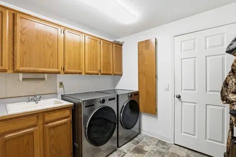 905 NW Regent Drive Grants Pass OR 97526