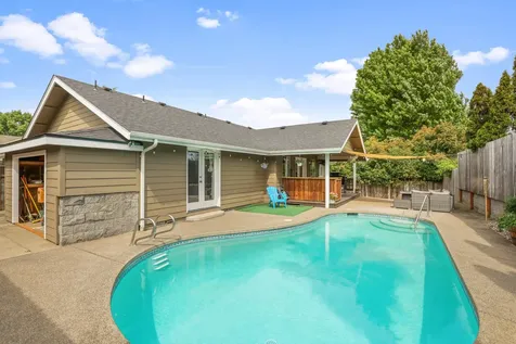 905 NW Regent Drive Grants Pass OR 97526