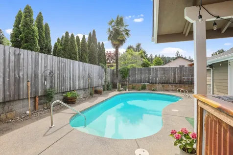 905 NW Regent Drive Grants Pass OR 97526