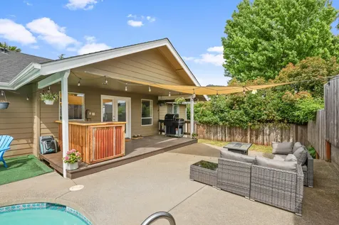 905 NW Regent Drive Grants Pass OR 97526