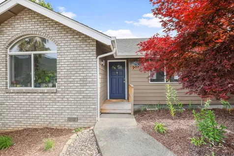 905 NW Regent Drive Grants Pass OR 97526