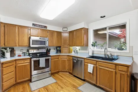 905 NW Regent Drive Grants Pass OR 97526