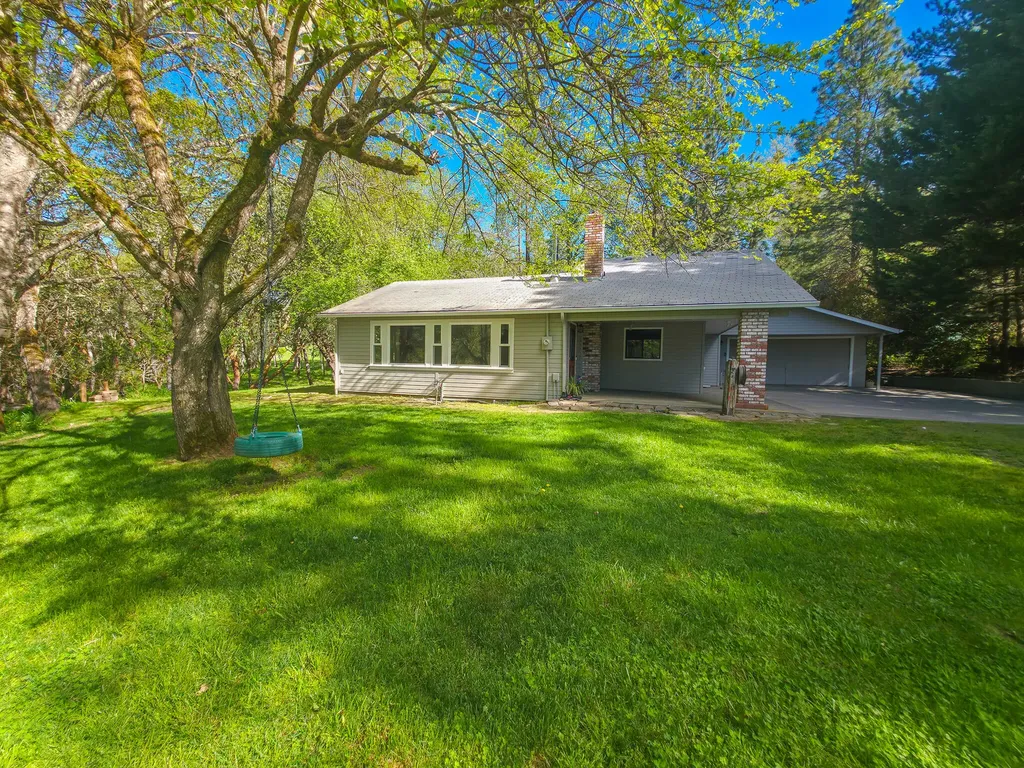 1570 Sleepy Hollow Loop Grants Pass OR 97527