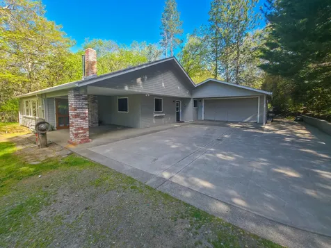 1570 Sleepy Hollow Loop Grants Pass OR 97527