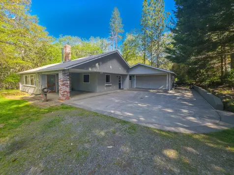 1570 Sleepy Hollow Loop Grants Pass OR 97527