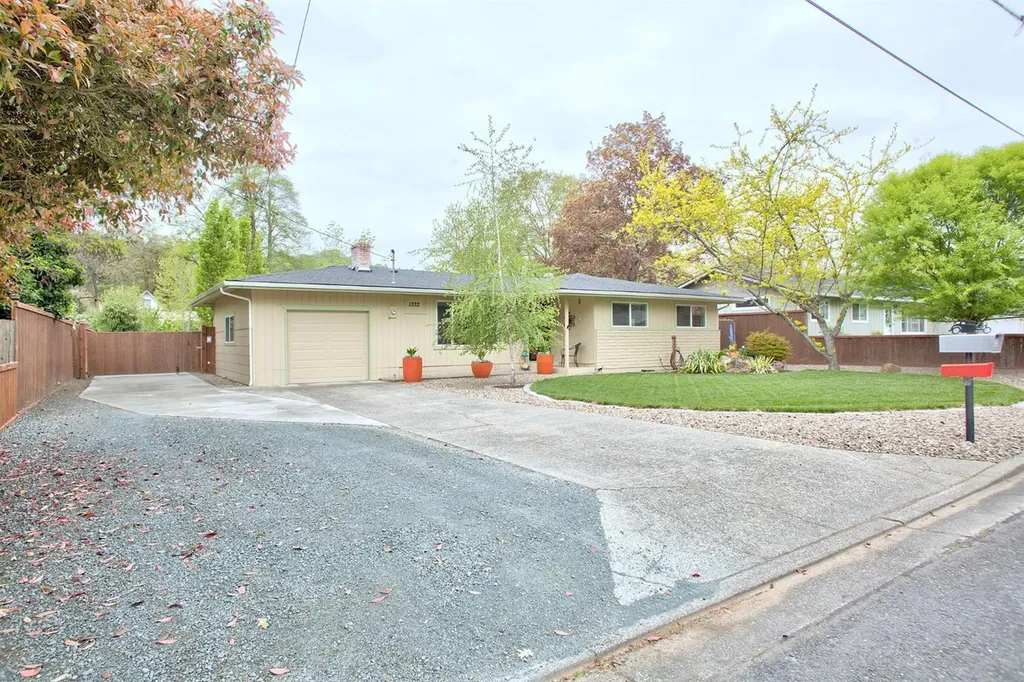1332 NW Gilbert Way Grants Pass OR 97526