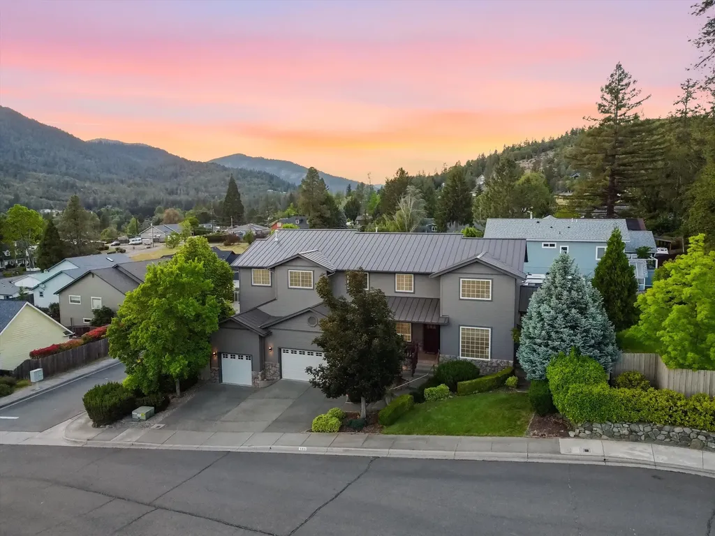 305 Woodville Way Rogue River OR 97537