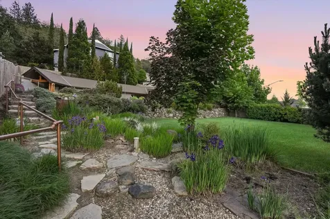 305 Woodville Way Rogue River OR 97537