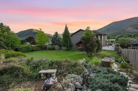 305 Woodville Way Rogue River OR 97537