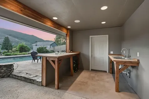 305 Woodville Way Rogue River OR 97537